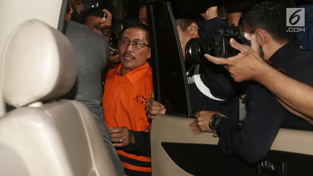 Bupati Cirebon Purwadi Sastra Resmi Ditahan Komisi Pemberantasan Korupsi (KPK)