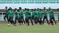 Boaz Salossa sudah bergabung dengan latihan timnas Indonesia jelang lawan Vietnam (Liputan6.com/ Helmi Fithriansyah)