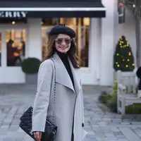 Di dunia hiburan kini semakin ramai dengan para generasi baru yang bersaing menunjukan kepiawaiannya. Ersa Mayori, sebagai artis yang terbilang senior pun mengakui demikian. Namun bisa dibilang Ersa berhasil mempertahankan eksistensinya. (Instagram/ersamayori)