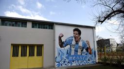 Mural Lionel Messi karya Paulo Consentino terdapat di sebuah dinding sekolah General Las Heras di Rosario, 350 km utara Buenos Aires, Argentina. (26/8/2015). (AFP Photo/Hector Rio)