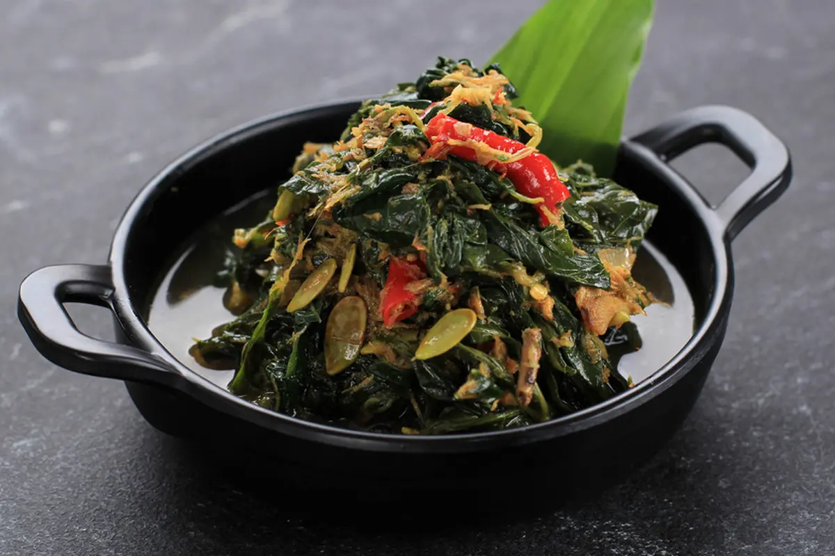 tumis daun pepaya kenikir ebi