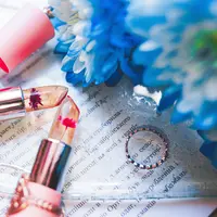 Souvenir pernikahan (Unsplash)