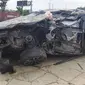 Selebgram Laura Anna mengunggah foto kondisi mobilnya saat kecelakaan bersama Gaga Muhammad (https://www.instagram.com/p/CXNAB9xPa_g/)