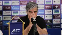 Pelatih Timnas Iran, Vahid Shamsaee dalam sesi konferensi pers selepas laga semifinal Piala Asia Futsal 2026 melawan Irak di Indonesia Arena, Jakarta, Kamis (5/2/2026). (Bola.com/Abdul Aziz)