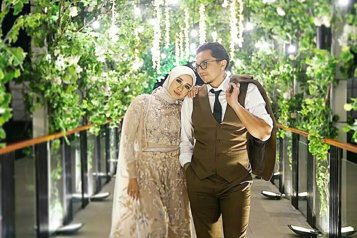 [Bintang] Laudya Cynthia Bella dan Engku Emran