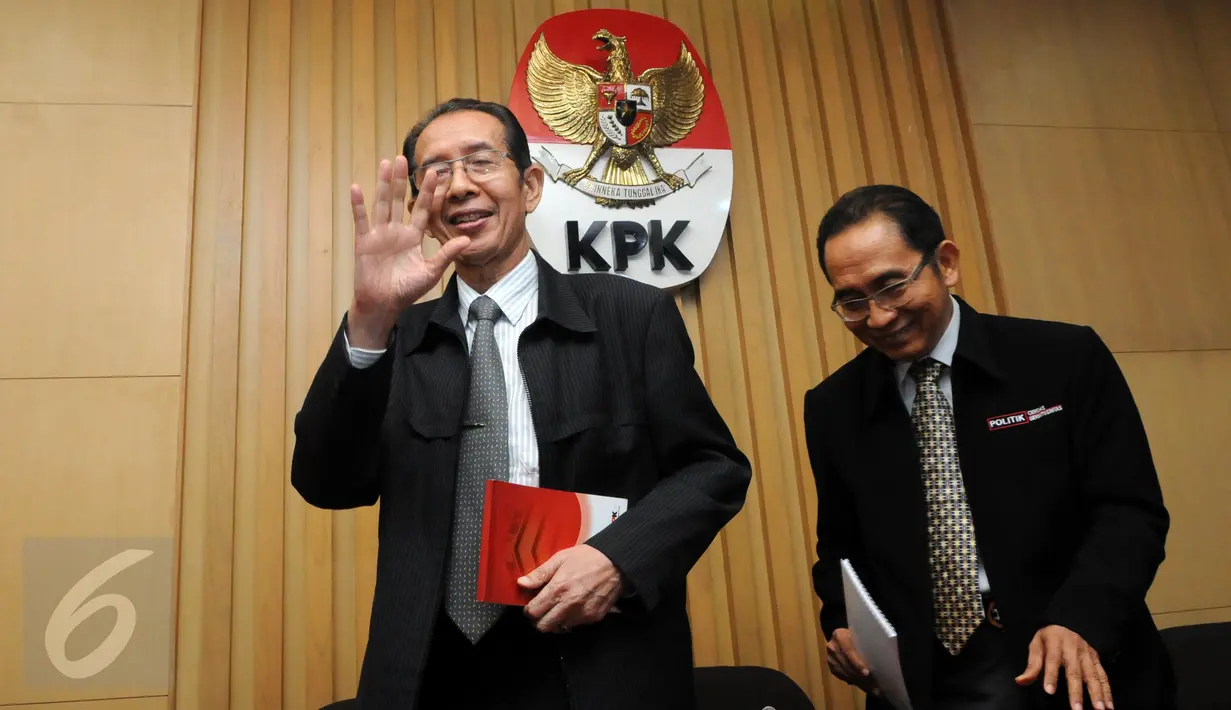 Wakil Ketua KPK Zulkarnain usai memberi keterangan pers di Gedung KPK, Jakarta, Senin (7/12). BPK telah menyerahkan hasil audit investigasi terkait pembelian lahan RS Sumber Waras yang melibatkan Ahok. (Liputan6.com/Helmi Afandi)