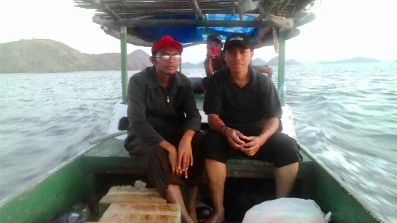 Guru di Pedalaman Pulau Longos Terima Bantuan Perahu Motor  