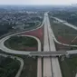 Foto udara memperlihatkan kondisi jalan tol Cimanggis-Cibitung di pintu tol Nagrak Kota Wisata Cibubur, Jawa Barat, Sabtu (29/6/2024). (merdeka.com/Imam Buhori)