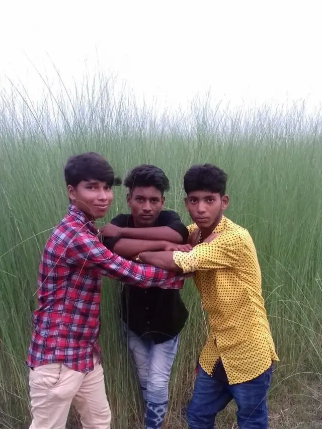 6 Pose Foto Orang India Ini Kelewat Absurd, Enggak Habis Pikir