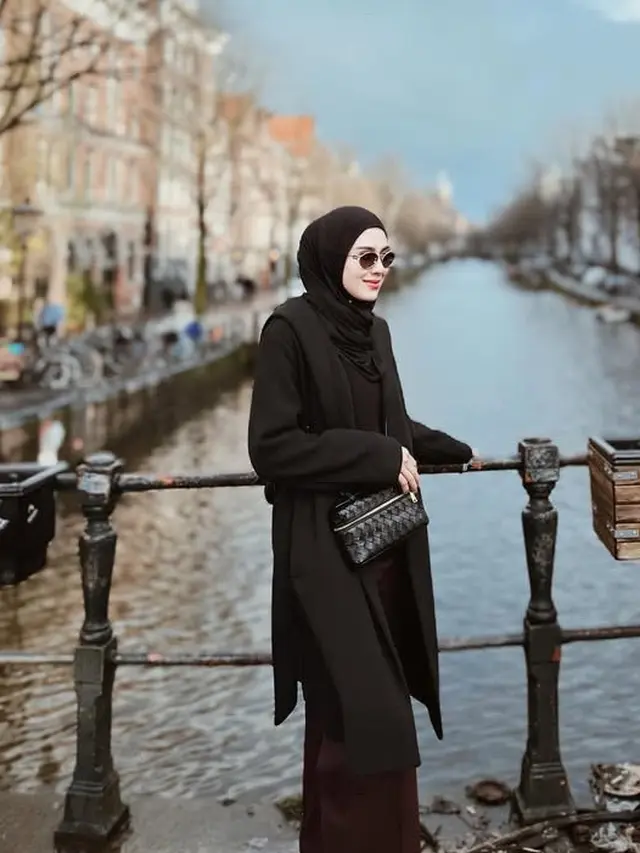 Syahnaz Sadiqah saat Liburan Akhir Tahun. [@syahnazs]