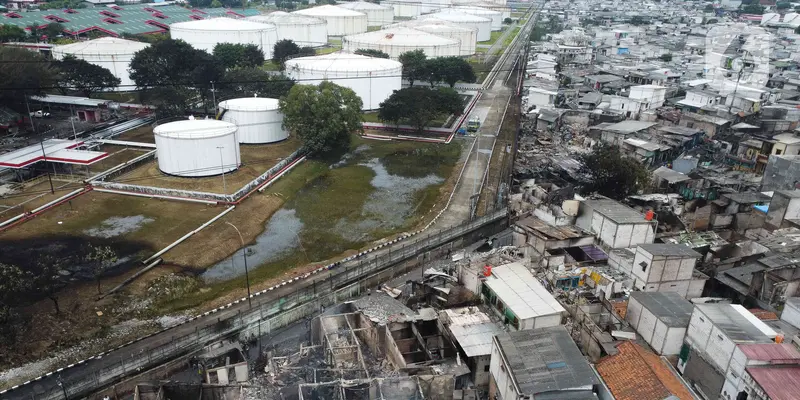 Foto udara Suasana pemukiman warga terdampak kebakaran depo Pertamina Plumpang