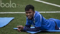 Bek Persib Bandung, Toni Sucipto, saat latihan di Lapangan Lodaya Bandung, Jawa Barat, Selasa (28/3/2017). (Bola.com/Vitalis Yogi Trisna)