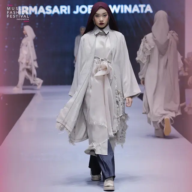 6 Potret Audrey Bianca, Peserta Indonesia's Next Top Model yang Viral Tak Bisa Gunting Kuku