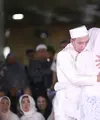 Pasangan Vicky Prasetyo dan Angel Lelga akhirnya sah menjadi suami istri. Keduanya melangsungkan akad nikah di Masjid Istiqlal Jakarta Pusat, Jumat (9/2/2018) pukul 16.30 WIB. (Nurwahyunan/Bintang.com)