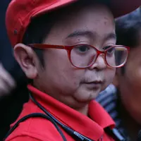 Kepergian komedian Budi Anduk untuk selama-lamanya, membuat para teman dan sahabatnya turut kehilangan. (Nurwahyunan/Bintang.com)