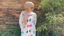 Hijab model turban dengan juntaian yang lebih pendek. Gaya ini pas untuk tampialn kasual yang praktis dan stylish. [Foto: @anneofficial1990]