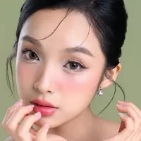 Igari makeup merupakan gaya riasan ala Jepang yang menonjolkan pipi merona di area bawah mata untuk menciptakan tampilan fresh, manis, dan youthful. (Foto/Dok: Pexels)