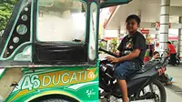 Rahmat, remaja putus sekolah yang menjadi pengemudi bentor di Kota Makassar, Sulawesi Selatan. (Liputan6.com/Ahmad Yusran)