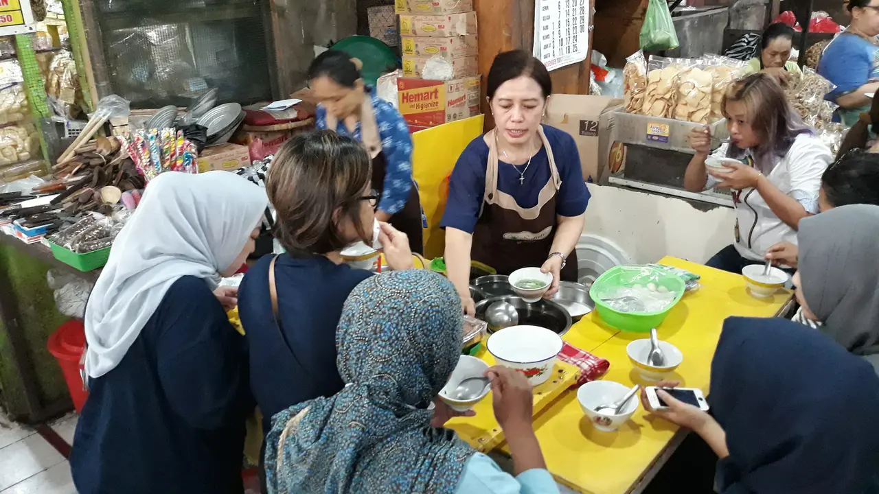 Jokowi Mantu, Dawet Legendaris Bu Dermi Laris Manis