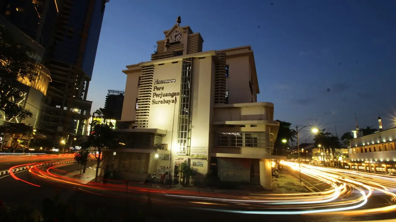 Potret Jalan Tunjungan Saat Malam Hari, Ikon Kota Pahlawan yang Penuh Sejarah