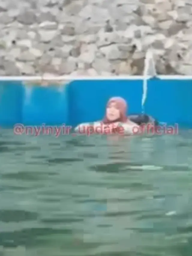 Lesti Kejora dan Rizky Billar berenang bareng (Instagram/rumpi_gosip)