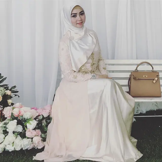 6 Pesona Lala Nurlela Kakak Ipar Syahrini, Berstatus Single Parent Empat Anak