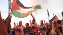 Mereka akan singgah di Tunisia untuk bergabung dengan lebih banyak kapal lagi dan akan menembus blokade militer Israel di Gaza. (AP Photo/Anis Mili)