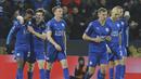 Para pemain Leicester City menrayakan gol Demarai Gray (kiri) saat melawan Derby County pada putaran keempat Piala FA di King Power Stadium, Leicester (8/2/2017). Leicester menang 3-1.  (AP/Rui Vieira)