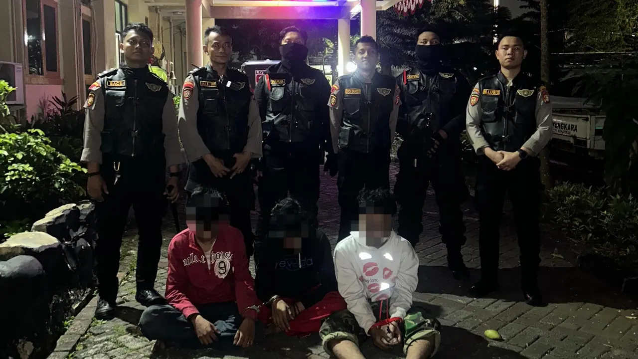 Polisi menggagalkan aksi tawuran yang terjadi di Jakarta Pusat, pada Minggu (10/8/2025) dini hari.
