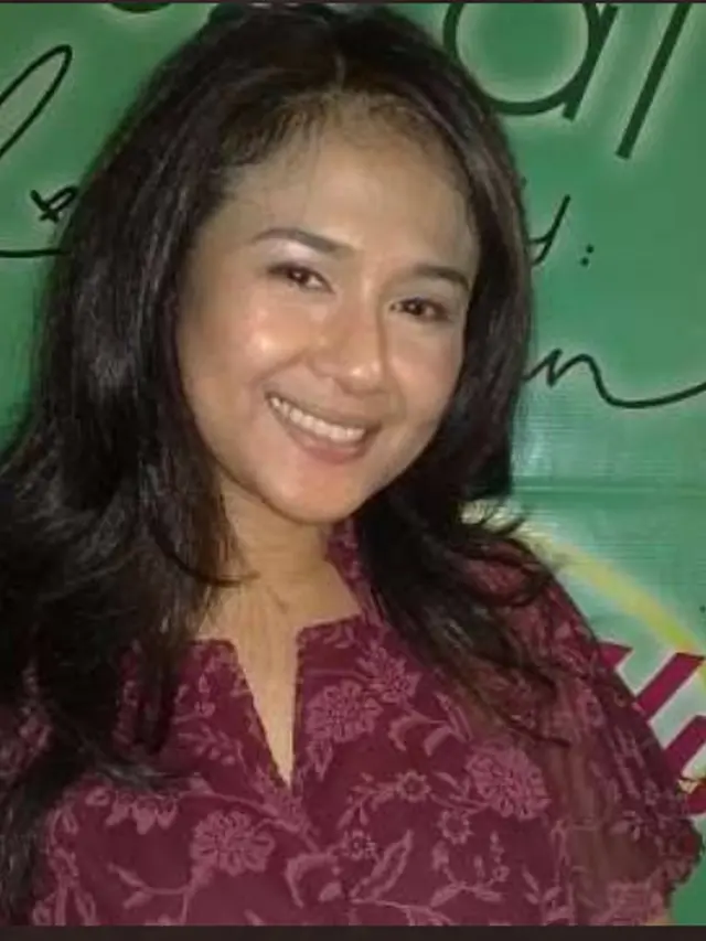 7 Potret Lawas Ria Irawan, Cantik Sedari Kecil