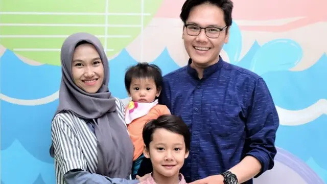 Selalu Pakai Makeup Tebal, Ini 6 Potret Wajah Asli Rizki Maulana Kuburan Band