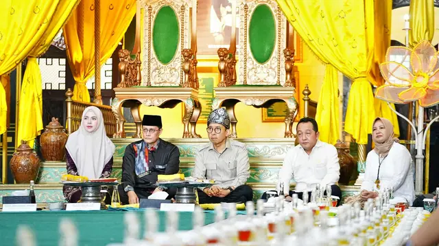 Menteri Kebudayaan Fadli Zon mengunjungi Istana Kadriah, Kesultanan Pontianak, Kalimantan Barat.