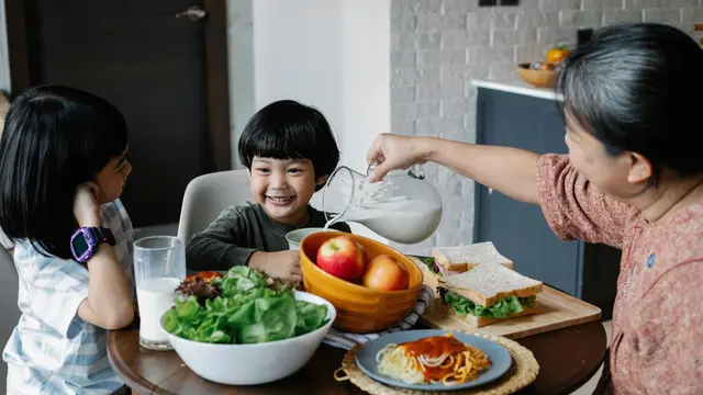 Memenuhi Gizi Anak Lewat Porsi Makan Seimbang