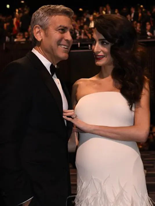 Hal ini juga  dikatakan oleh seorang sumber yang mengatakan soal warisan yang akan diterima si kembar nanti saat mereka sudah berusia 21 tahun. Disebutkan, total yang akan diterima senilai Rp 3,4 triliun. (AFP/Bintang.com)