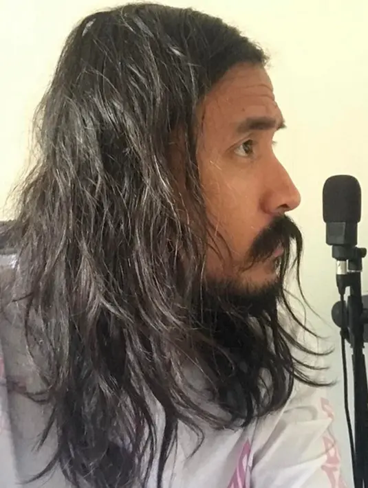 Bukan hanya menyesal pada diri sendiri, seperti yang disampaikan oleh pengacaranya, Chris Sam Siwu, bahwa Ello memohon maaf kepada para fans atas kasus yang terjadi padanya ini. (Instagram/marcello_tahitoe)