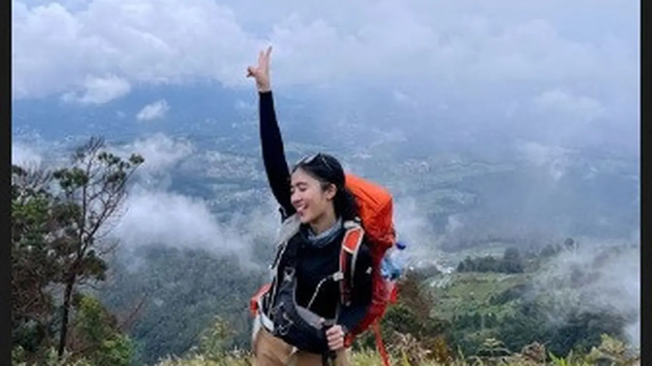Febby Rastanty naik gunung Merbabu (Foto: Instagram @febbyrastanty)