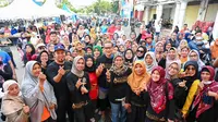 Menteri Pariwisata dan Ekonomi Kreatif (Menparekraf) Sandiaga Salahuddin Uno Menggelar bazar sembako murah di Batam. (Dok. Istimewa)
