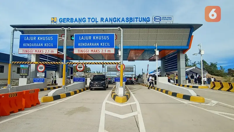 Gerbang Tol Rangkasbitung Serang-Panimbang Di Kabupaten Lebak, Banten. (Rabu, 17/11/2021). (Liputan6.com/Yandhi Deslatama).