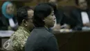 Meimei alias Memi menjalani sidang perdana di Pengadilan Tipikor, Jakarta, Selasa (8/11). Memi  bersama Xaveriandy diduga melakukan penyuapan kepada Irman Gusman untuk distribusi gula import di Sumatera Barat. (Liputan6.com/Johan Tallo)