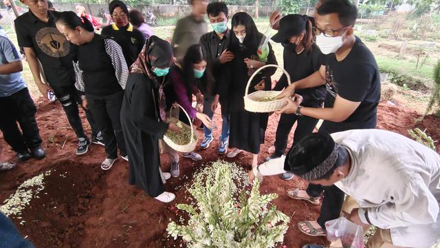 Pemakaman 4 anak yang tewas di Jagakarsa.