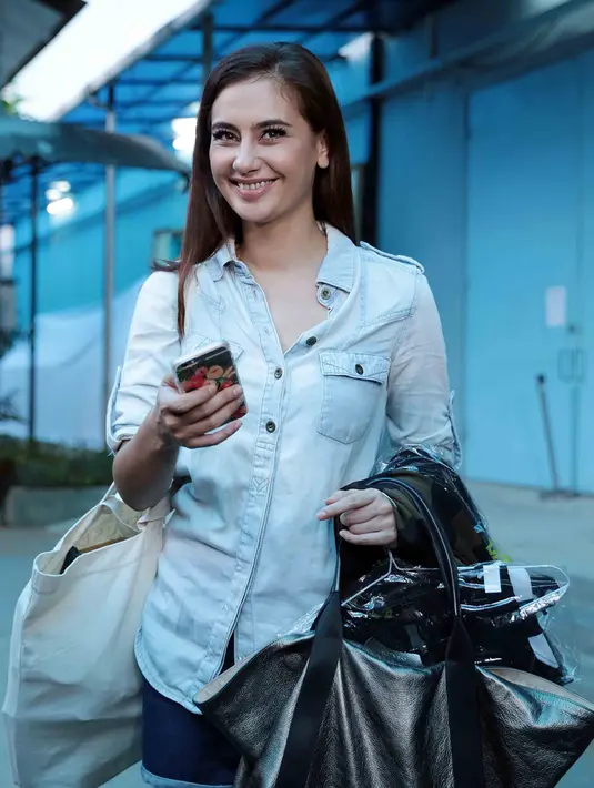 "Karena emang masih baru, dan saya juga nggak buru-buru untuk ke depannya. Tapi kalo memang tidak serius, saya juga nggak mungkin mau pacaran lagi. Jadi opsi (untuk serius menikah) itu pasti selalu ada,” ucap Marissa Nasution. (Deki Prayoga/Bintang.com)