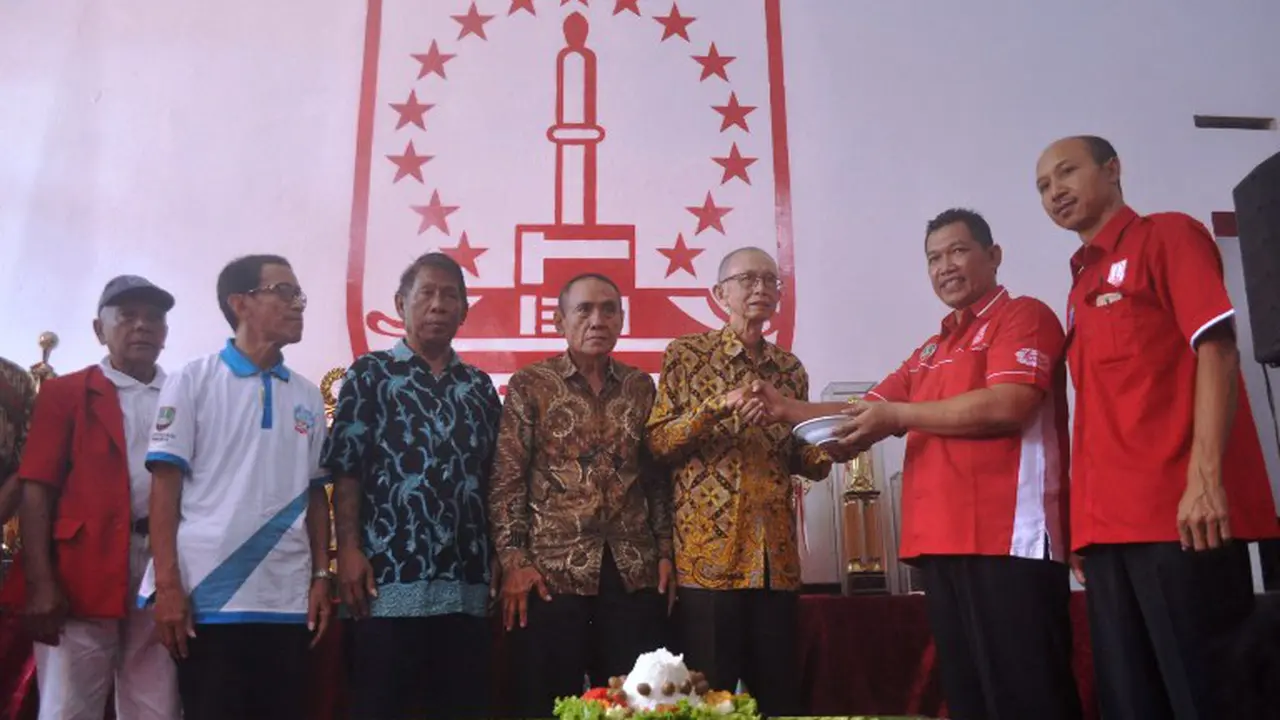 Persis Solo