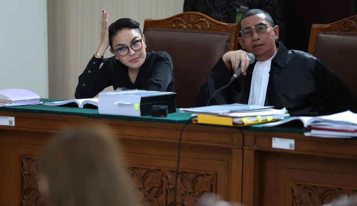 Sidang kali ini diagendakan untuk mendengarkan keterangan saksi atau ahli yang dihadirkan Jaksa Penuntut Umum (JPU). (Kapanlagi.com/Budy Santoso)