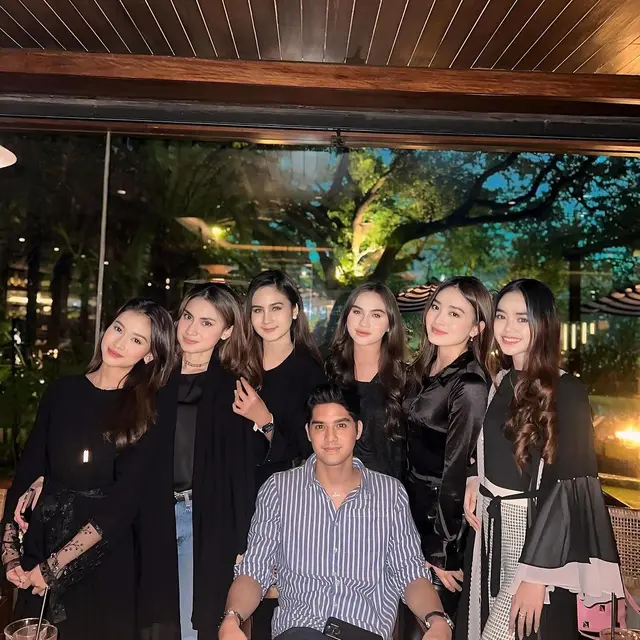 6 Gaya Bukber Pemain Little Mom, Al Ghazali Bak Dikelilingi Bidadari dari Natasha Wilona sampai Elina Joerg
