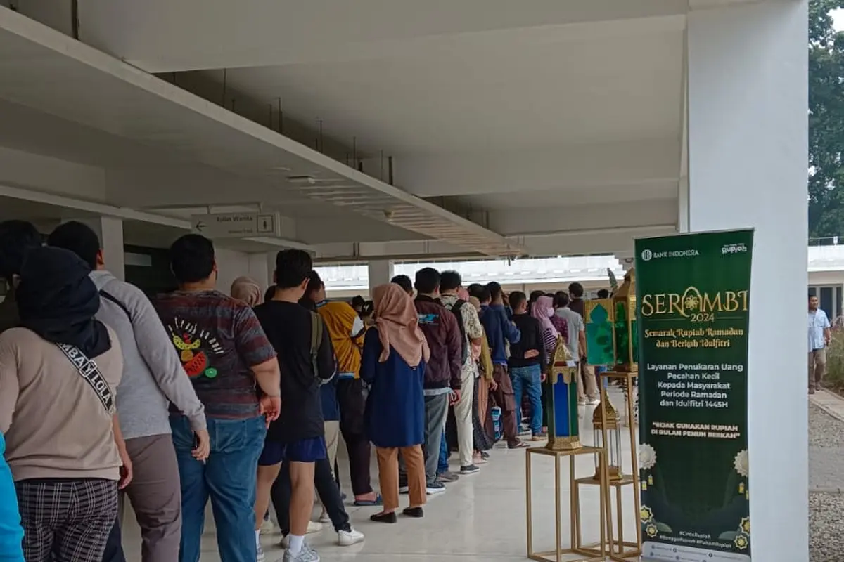 Bank Indonesia (BI) kembali melakukan pengadaan penukaran uang tunai serentak untuk kebutuhan bulan Ramadan dan Idul Fitri 2024 di Istora Senayan, Jakarta