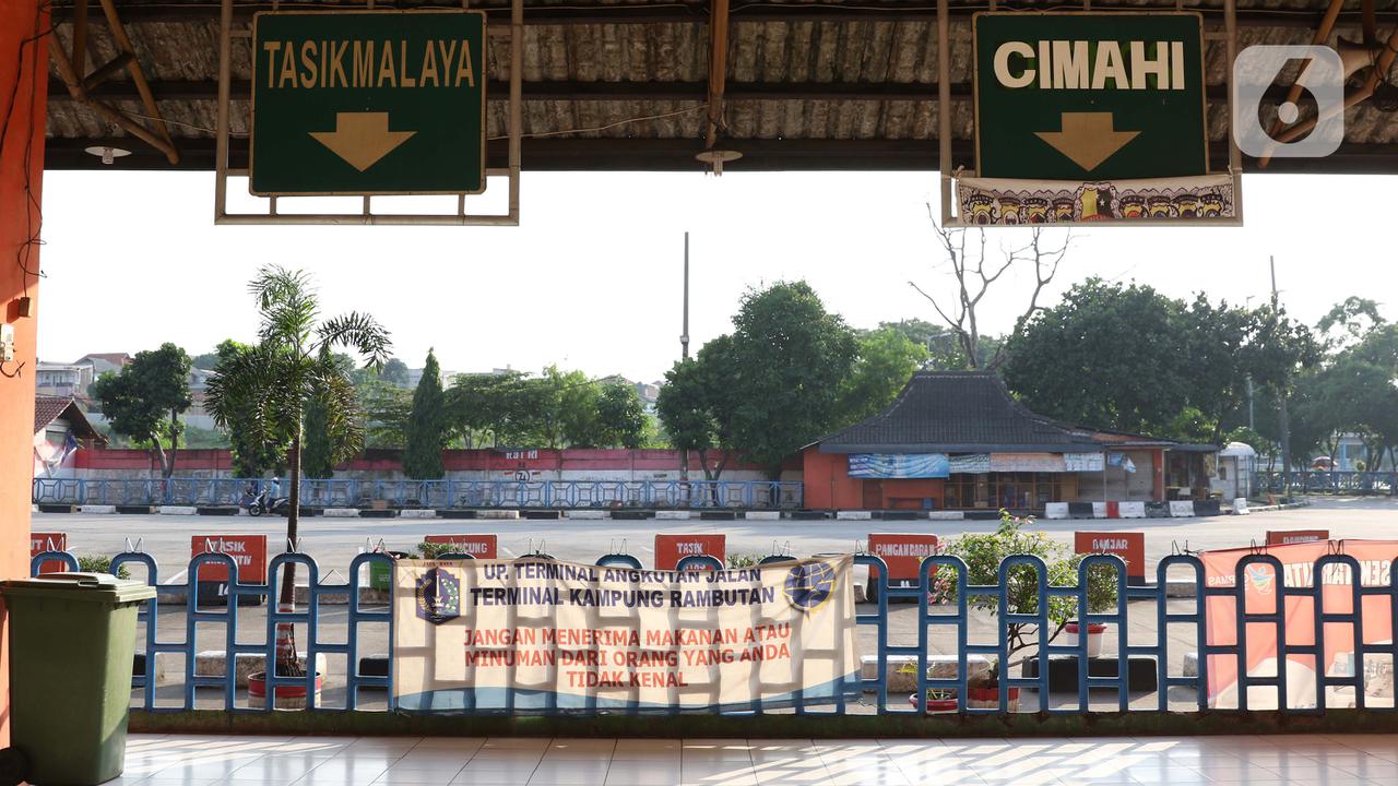 Aktivitas Terminal Kampung Rambutan Masih Kosong