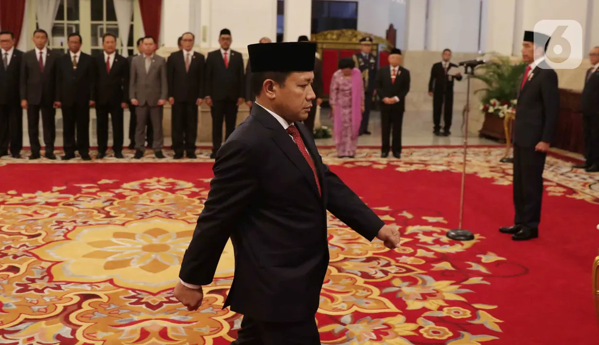 Laksamana Madya (Laksdya) TNI Aan Kurnia saat dilantik sebagai Kepala Badan Keamanan Laut (Bakamla) di Istana Negara, Jakarta, Rabu (12/2/2020). Aan Kurnia menjabat Kepala Bakamla berdasarkan Keppres Nomor 17/TPA/2020 tentang Pemberhentian dan Pengangkatan Kepala Bakamla. (Liputan6.com/FaizalFanani)