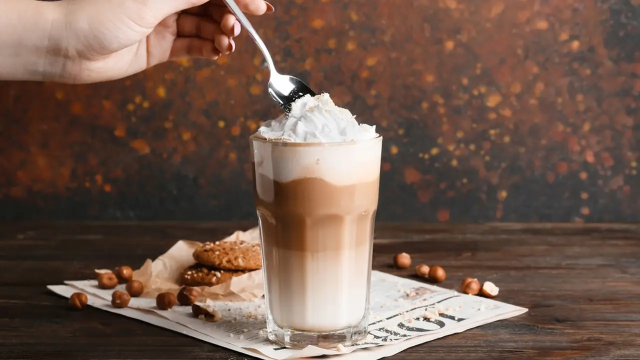hazelnut latte kopi susu