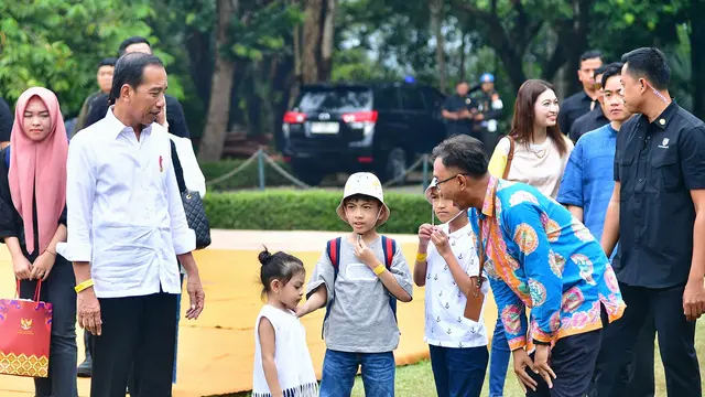 Presiden Joko Widodo atau Jokowi bersama keluarga menghabiskan libur akhir pekan mereka dengan mengunjungi Candi Borobudur, Kabupaten Magelang, Jawa Tengah, Sabtu (25/5/2024).