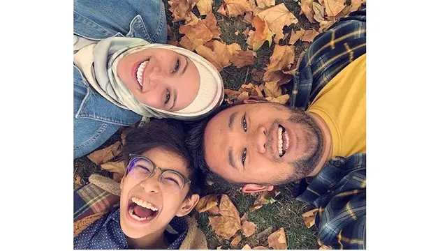 Mengandung Anak Kedua di Usia 40 Tahun, Ini 6 Potret Rachel Maryam dan Suami